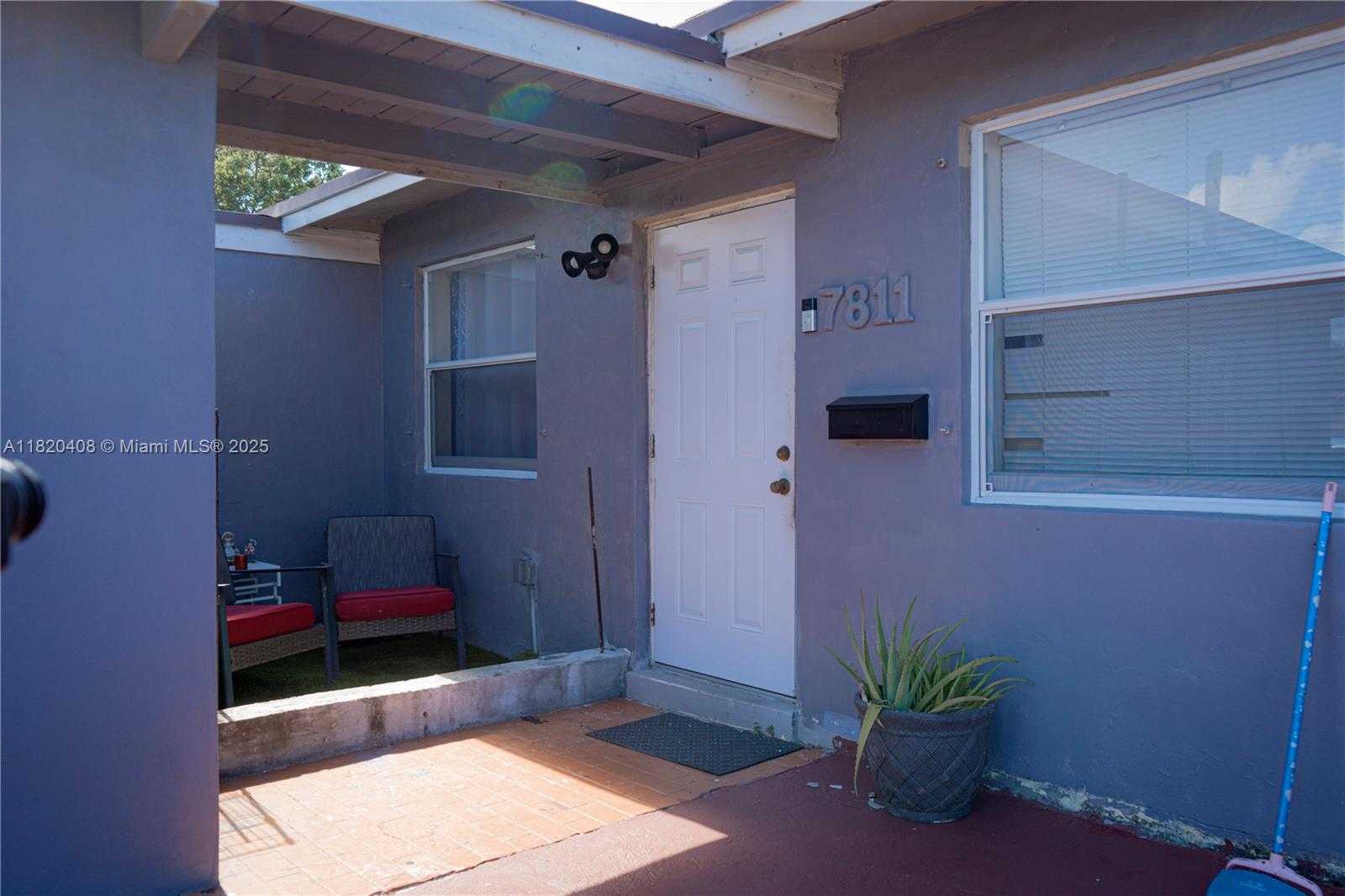 Small Image of 7811 SHERIDAN ST, Hollywood Number 3