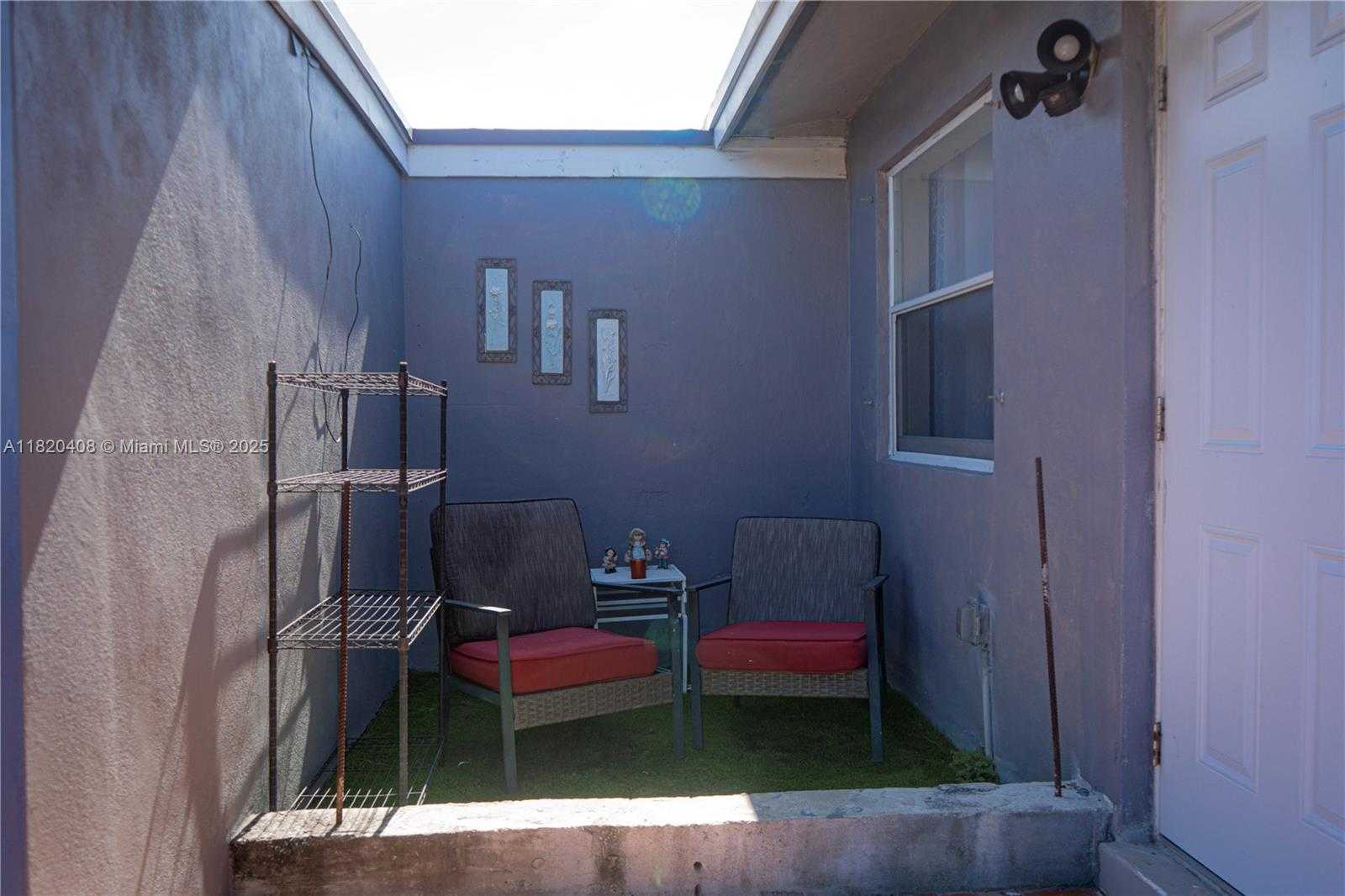 Small Image of 7811 SHERIDAN ST, Hollywood Number 4