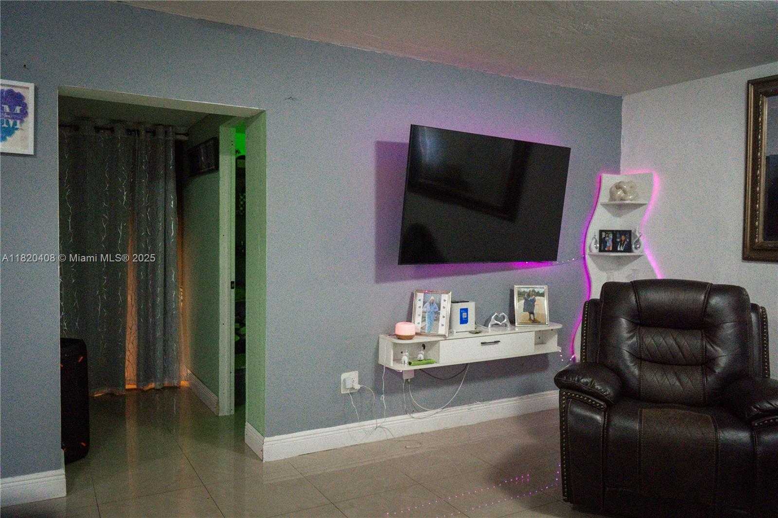 Small Image of 7811 SHERIDAN ST, Hollywood Number 6