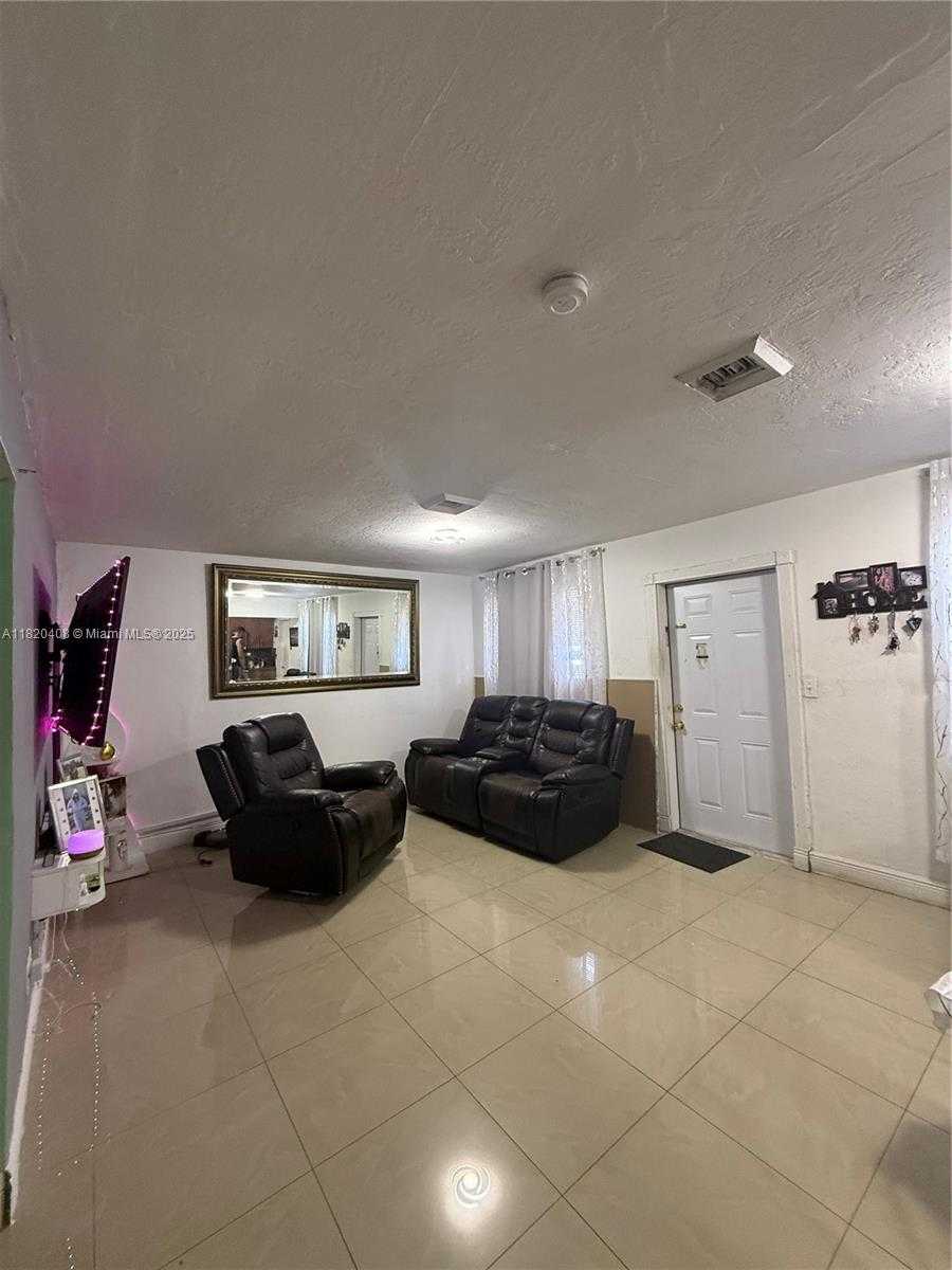 Small Image of 7811 SHERIDAN ST, Hollywood Number 9