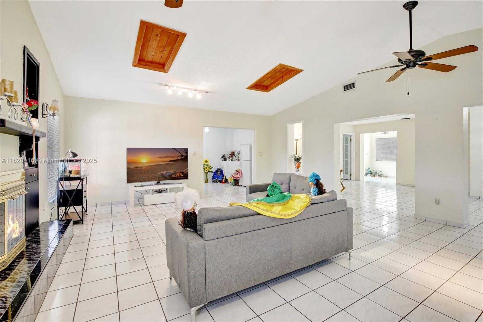 Small Image of 7950 NORTH WEST 174TH TER, Hialeah Number 14