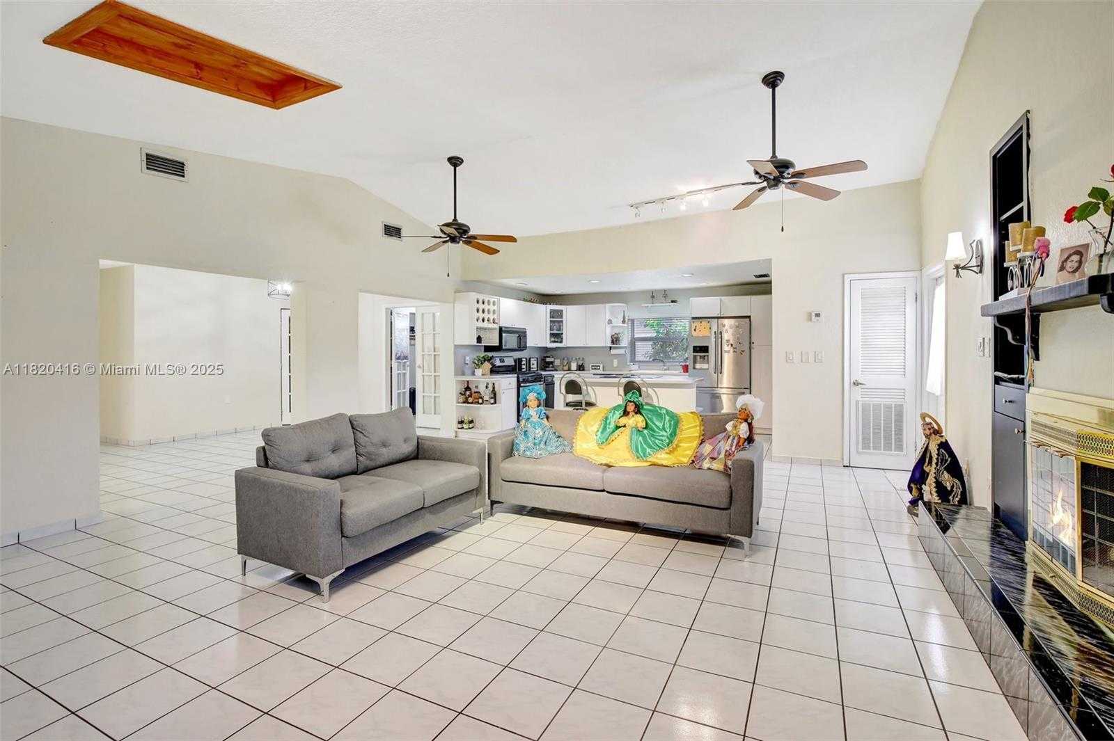 Small Image of 7950 NORTH WEST 174TH TER, Hialeah Number 15