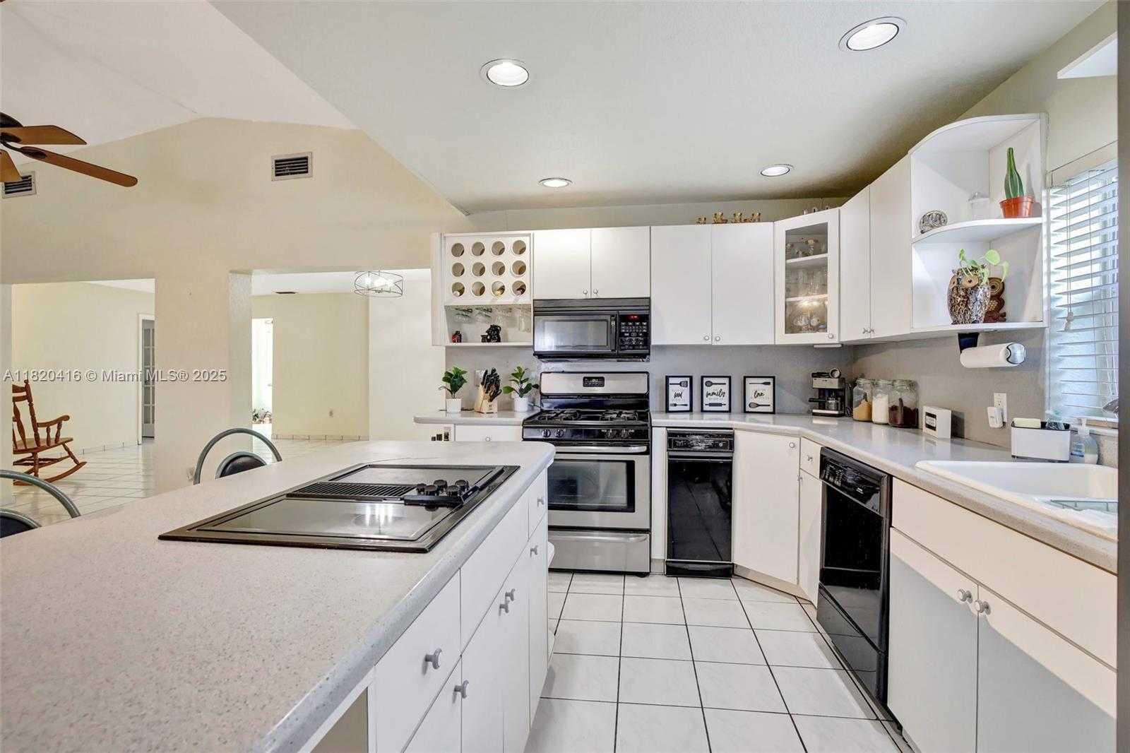 Small Image of 7950 NORTH WEST 174TH TER, Hialeah Number 19
