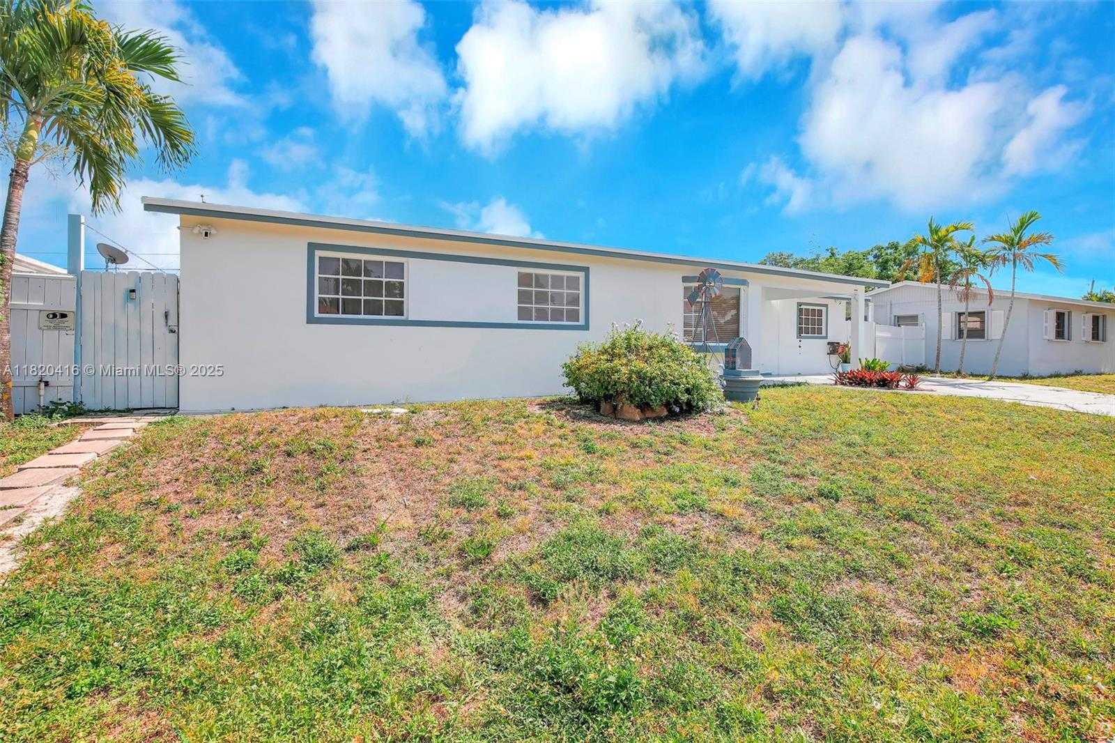 Small Image of 7950 NORTH WEST 174TH TER, Hialeah Number 2