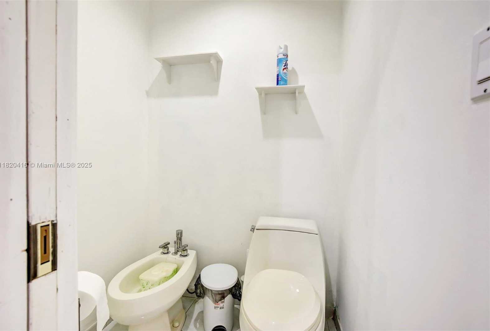 Small Image of 7950 NORTH WEST 174TH TER, Hialeah Number 24
