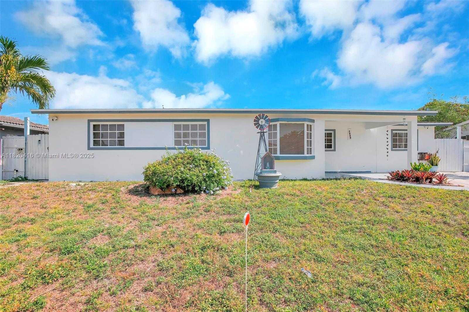 Small Image of 7950 NORTH WEST 174TH TER, Hialeah Number 3