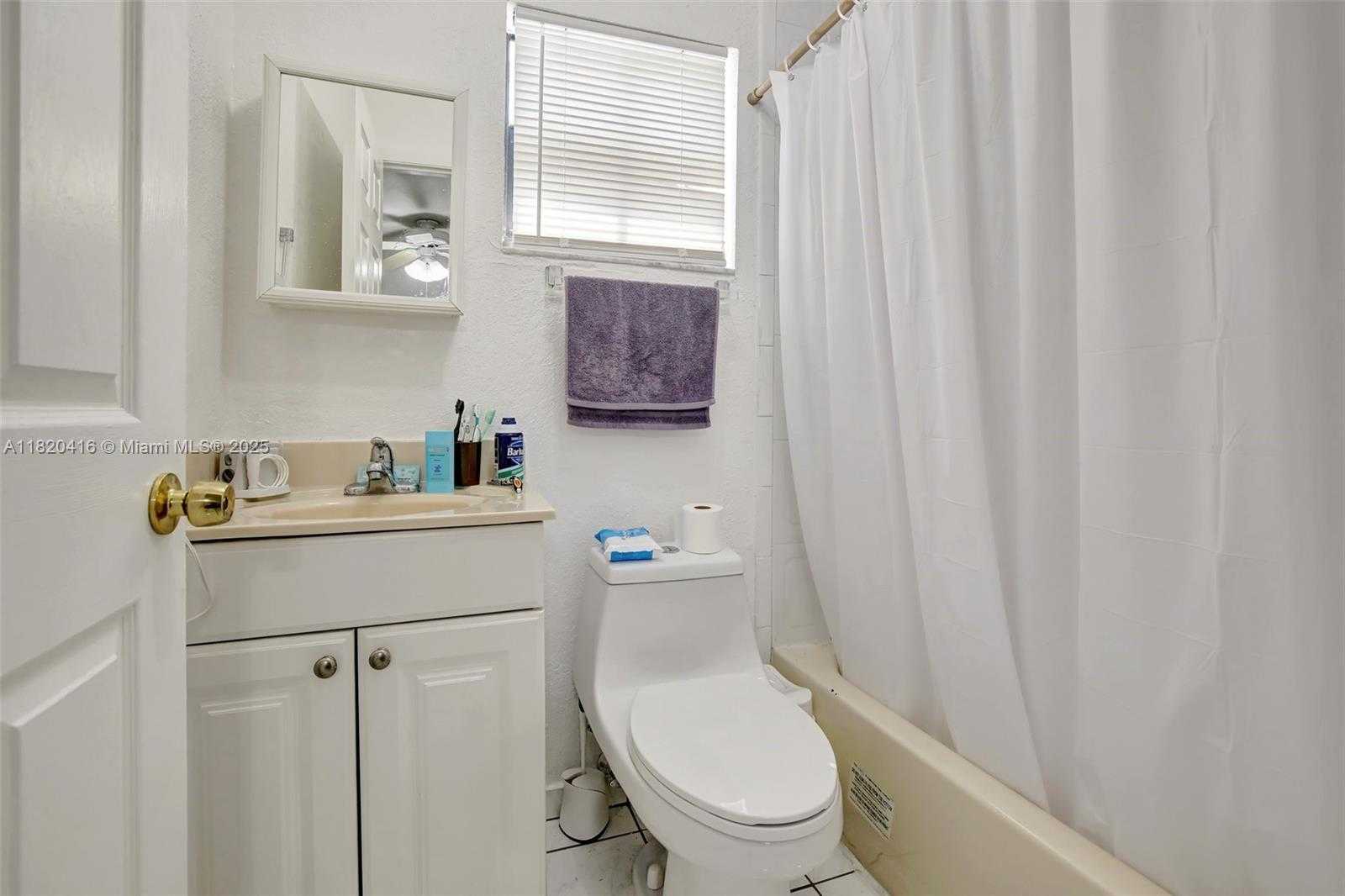 Small Image of 7950 NORTH WEST 174TH TER, Hialeah Number 30