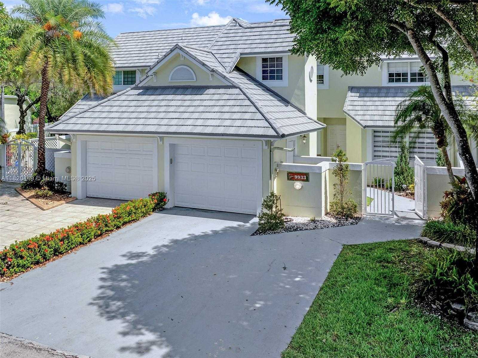 Small Image of 9933 NORTH WEST 49TH TER, Doral Number 2
