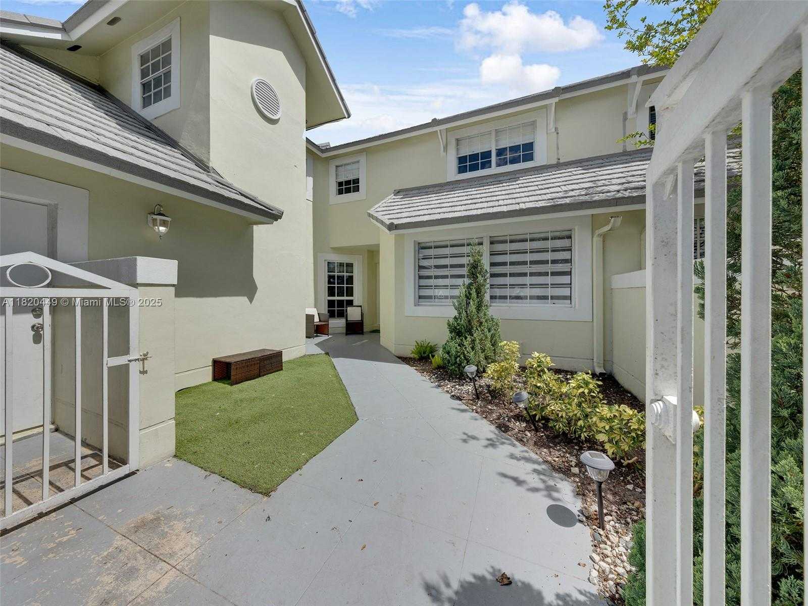 Small Image of 9933 NORTH WEST 49TH TER, Doral Number 3
