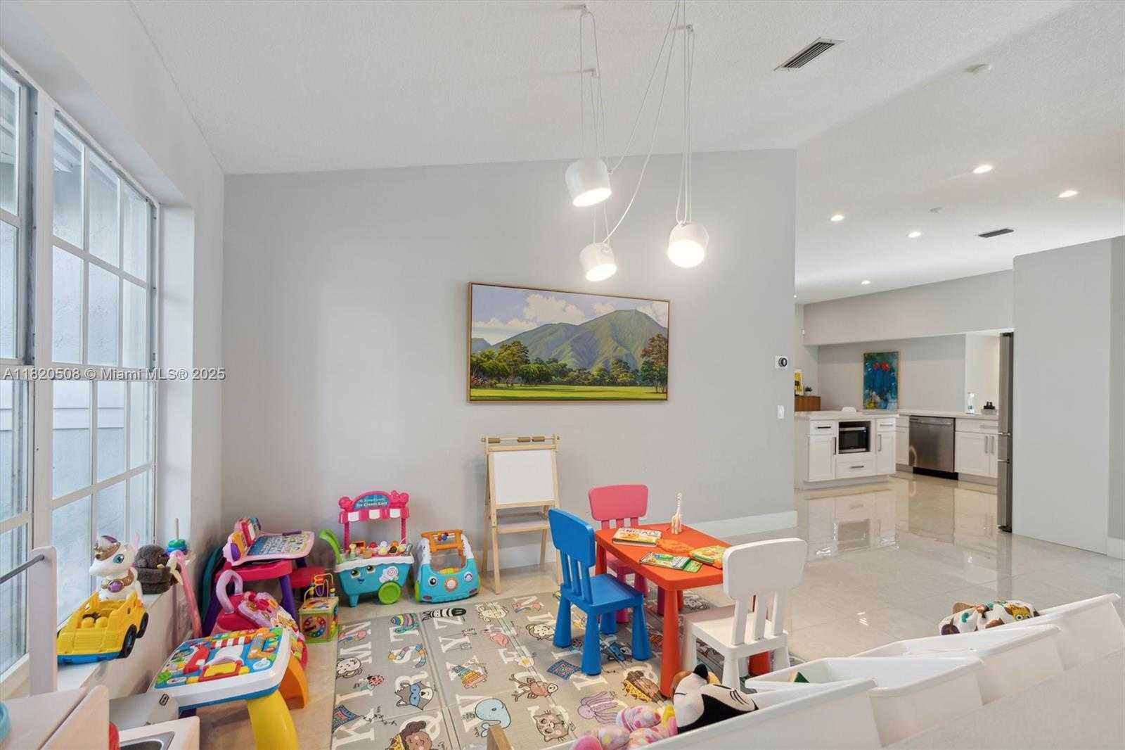 Small Image of 803 HERITAGE DR, Weston Number 12