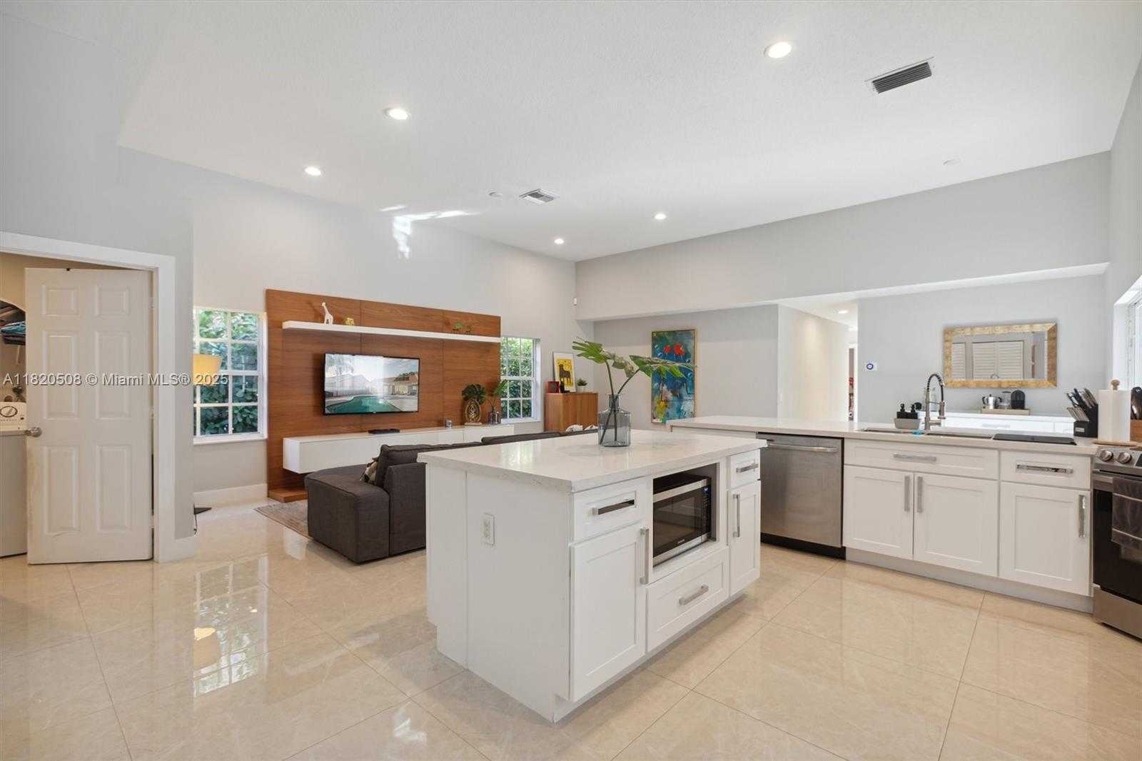 Small Image of 803 HERITAGE DR, Weston Number 13