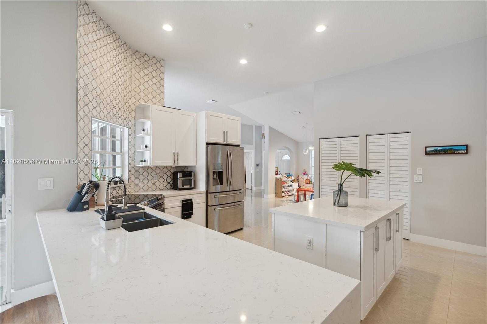 Small Image of 803 HERITAGE DR, Weston Number 17
