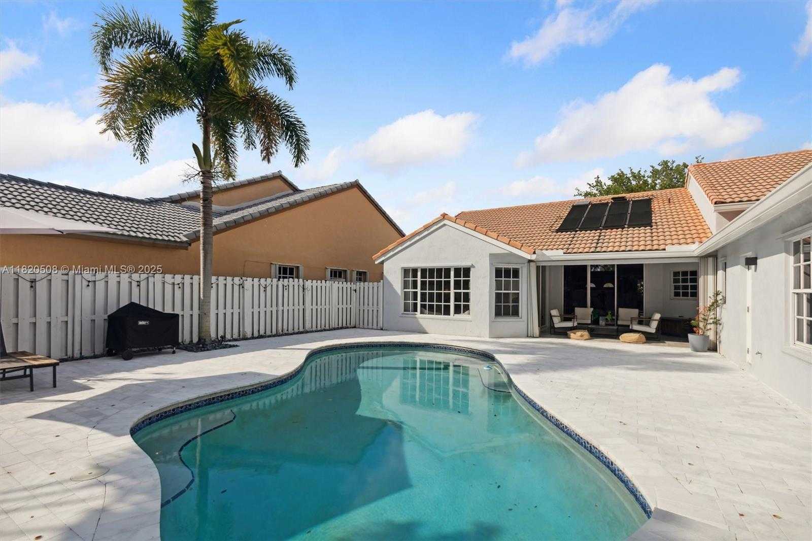 Small Image of 803 HERITAGE DR, Weston Number 24