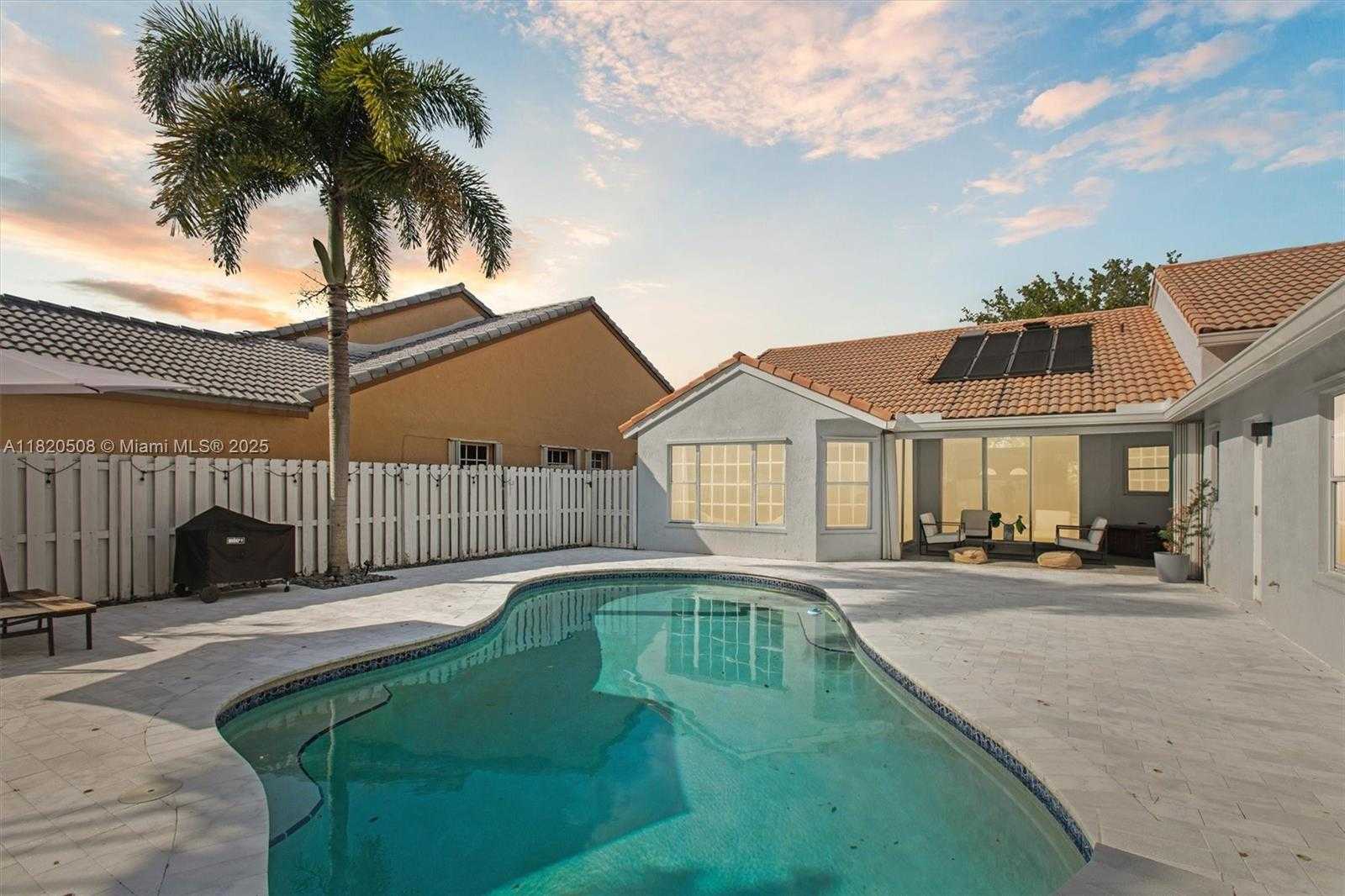Small Image of 803 HERITAGE DR, Weston Number 25