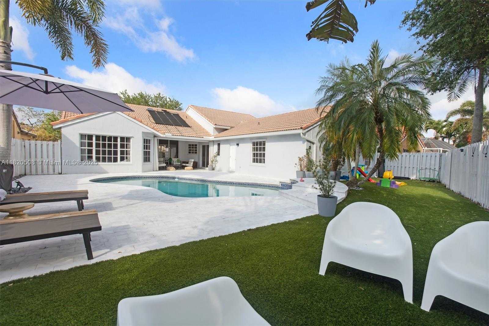 Small Image of 803 HERITAGE DR, Weston Number 28