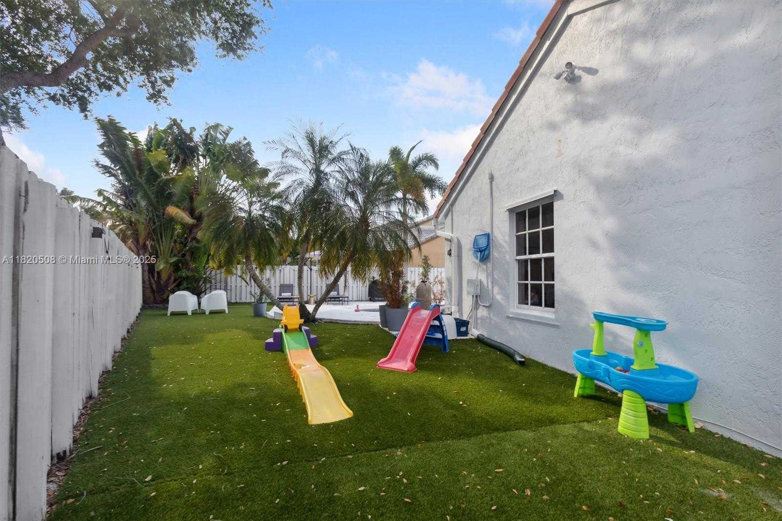 Small Image of 803 HERITAGE DR, Weston Number 29