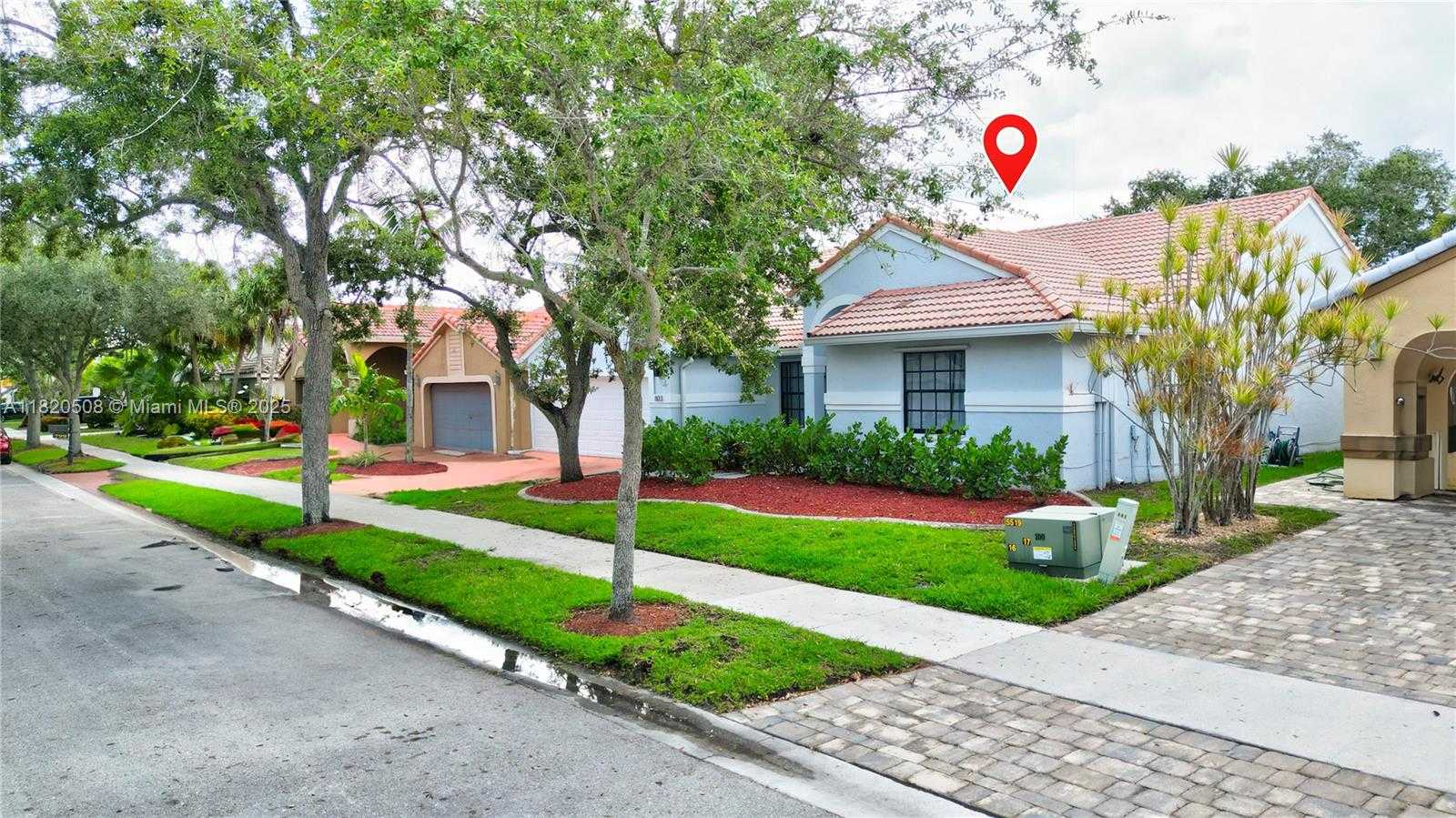 Small Image of 803 HERITAGE DR, Weston Number 33