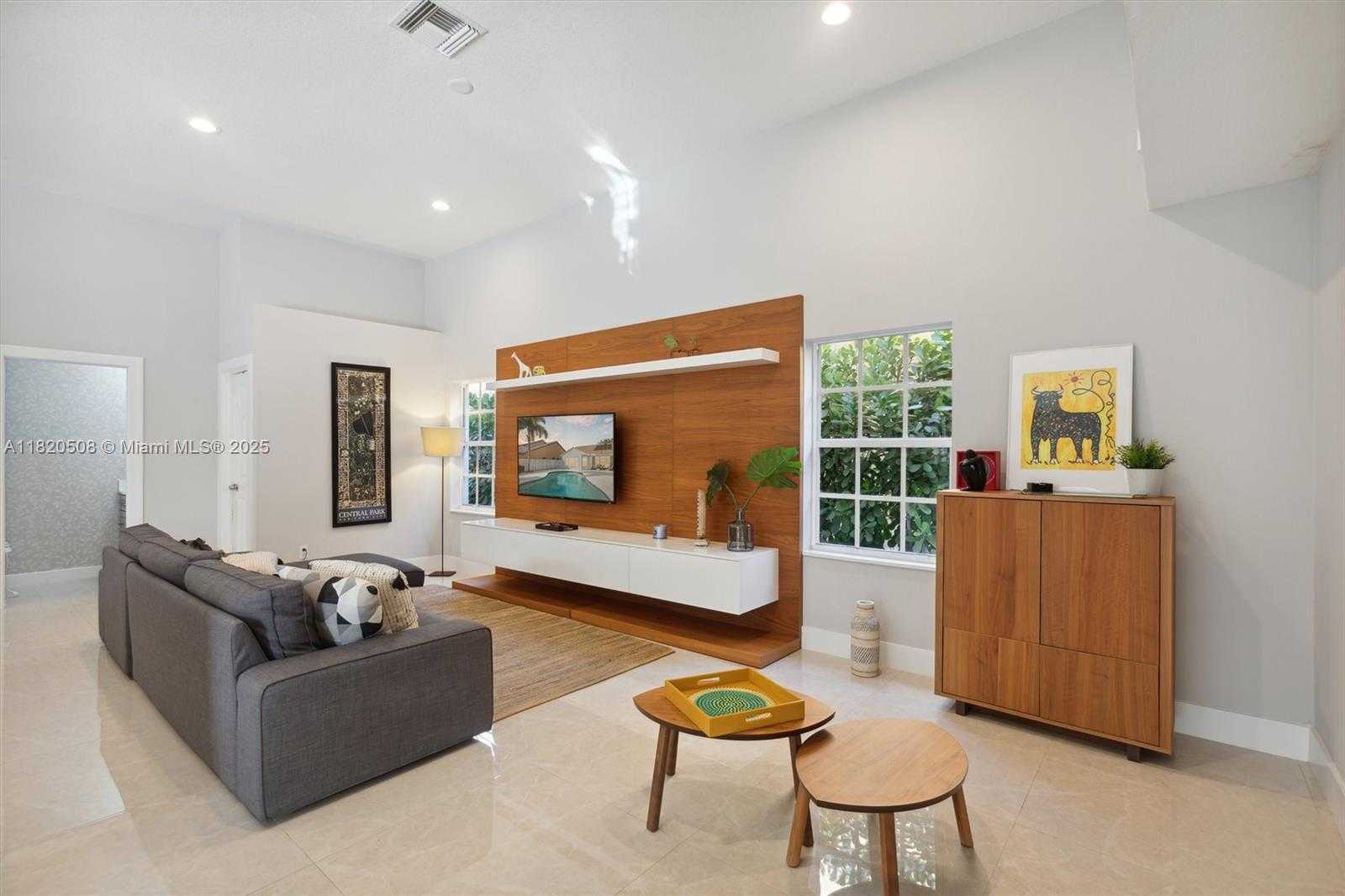 Small Image of 803 HERITAGE DR, Weston Number 35