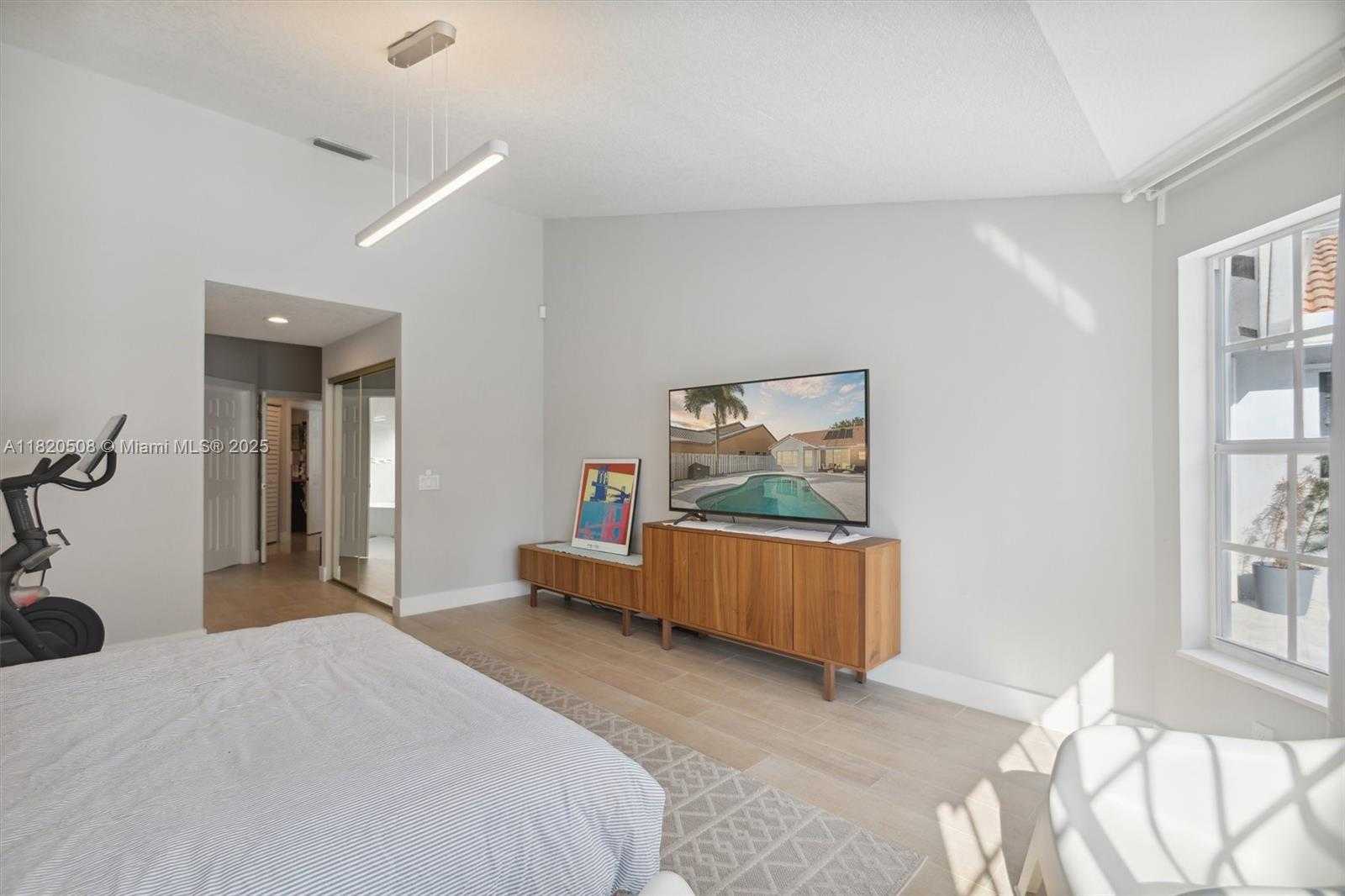 Small Image of 803 HERITAGE DR, Weston Number 45