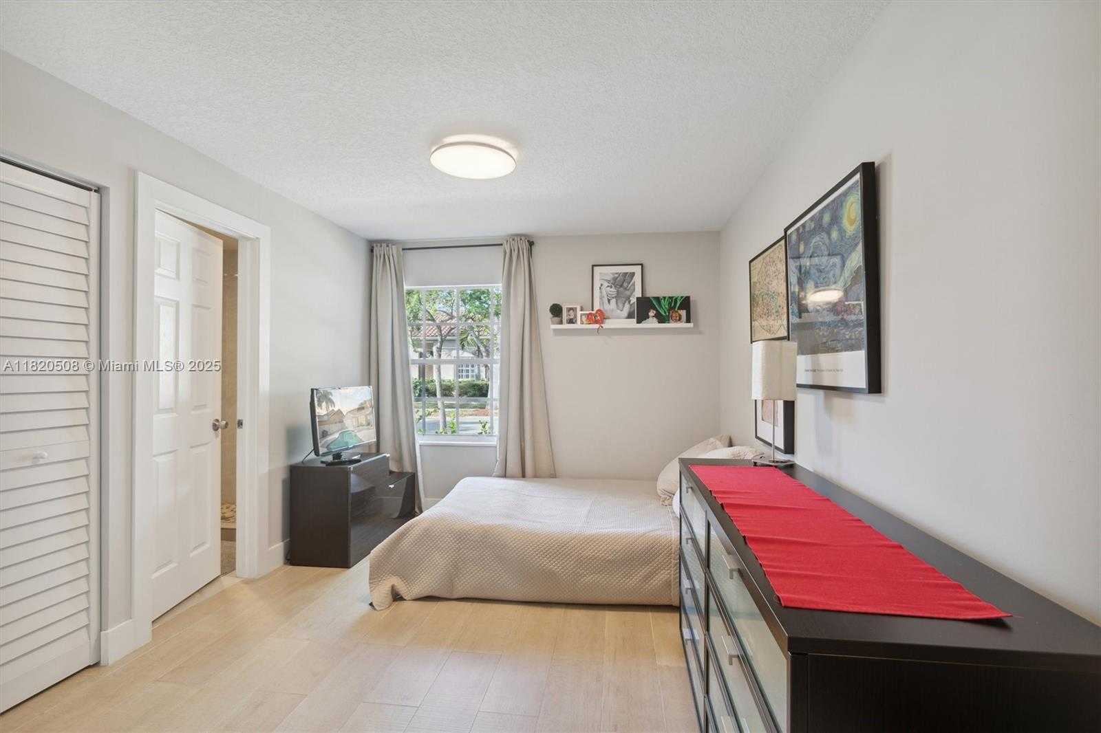 Small Image of 803 HERITAGE DR, Weston Number 47