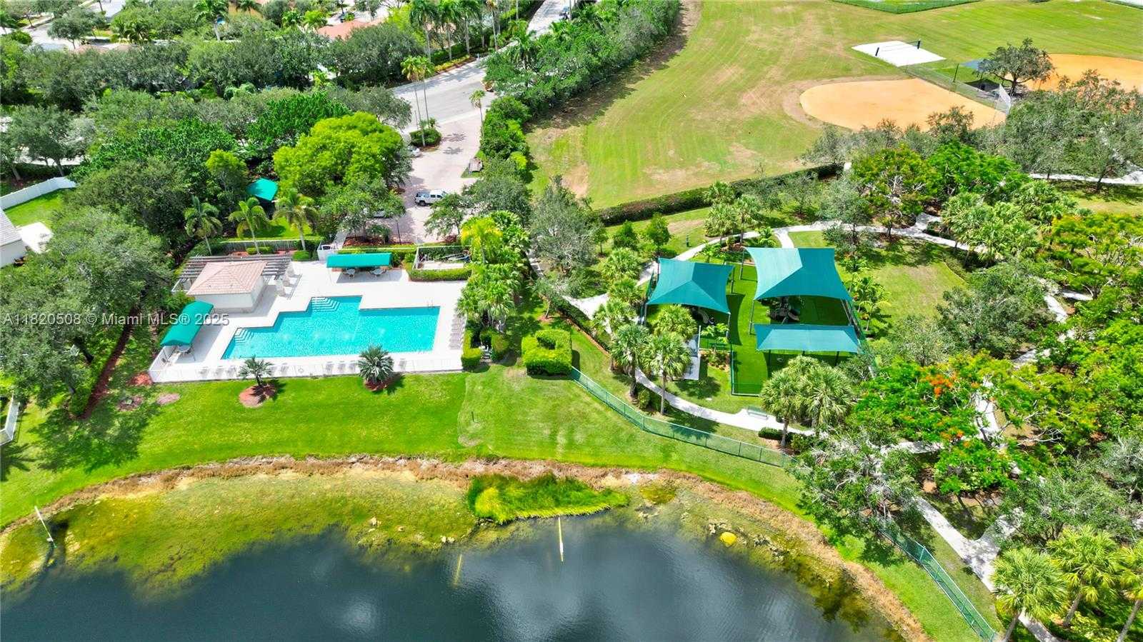 Small Image of 803 HERITAGE DR, Weston Number 5