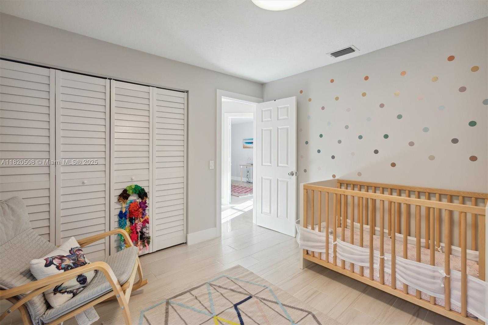 Small Image of 803 HERITAGE DR, Weston Number 55