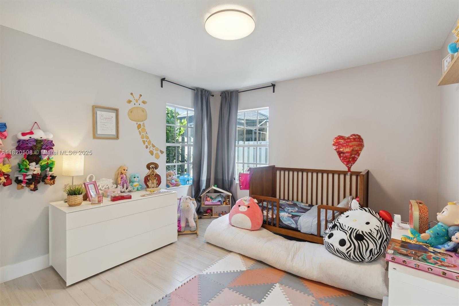 Small Image of 803 HERITAGE DR, Weston Number 56