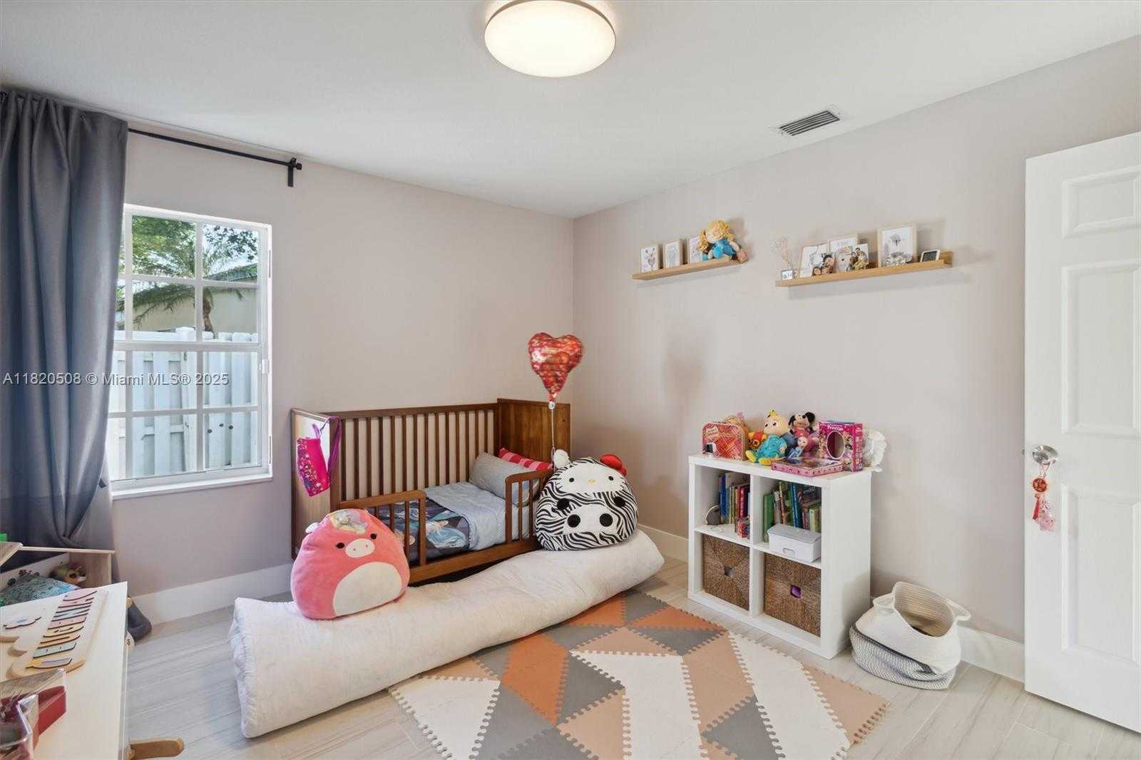 Small Image of 803 HERITAGE DR, Weston Number 57