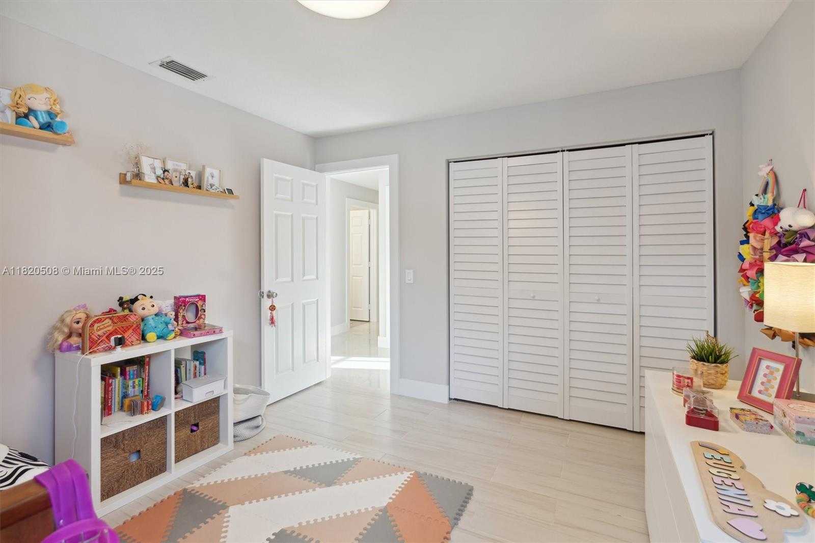 Small Image of 803 HERITAGE DR, Weston Number 58