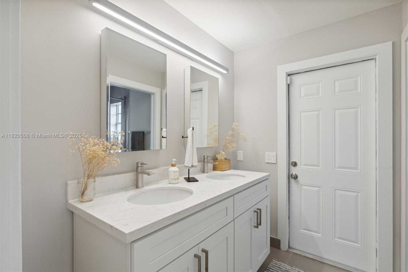 Small Image of 803 HERITAGE DR, Weston Number 59