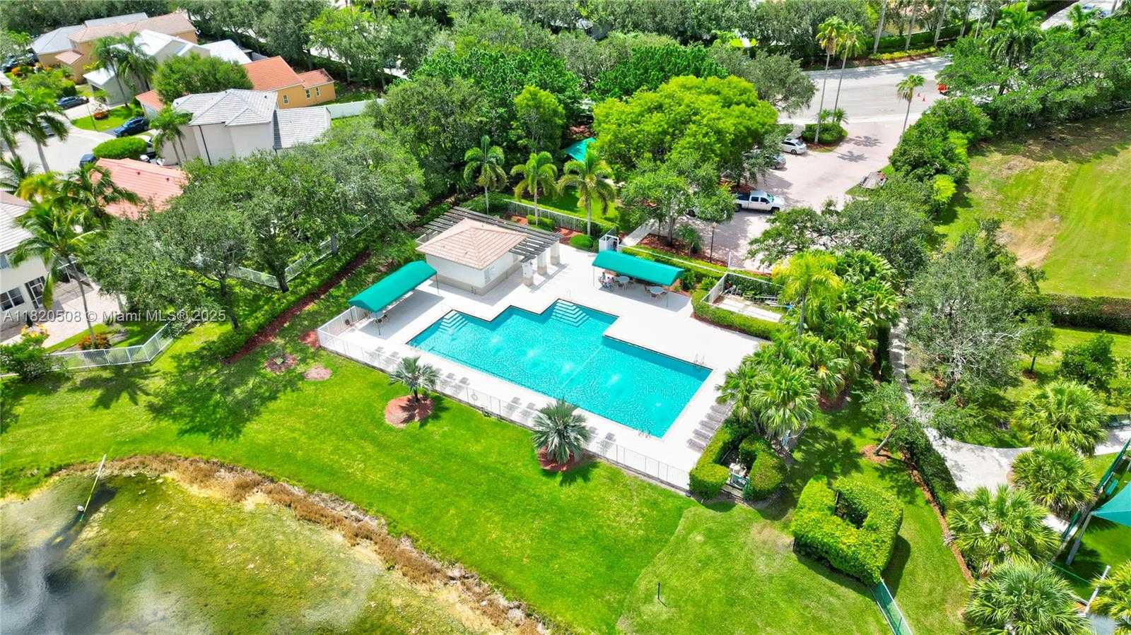 Small Image of 803 HERITAGE DR, Weston Number 68