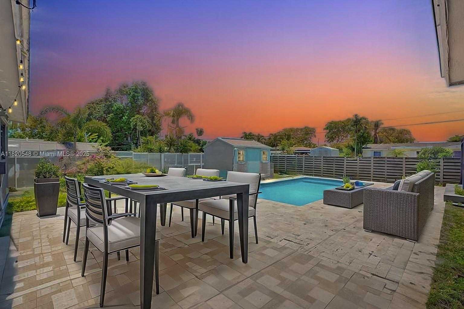 Small Image of 3338 CLEVELAND ST, Hollywood Number 3