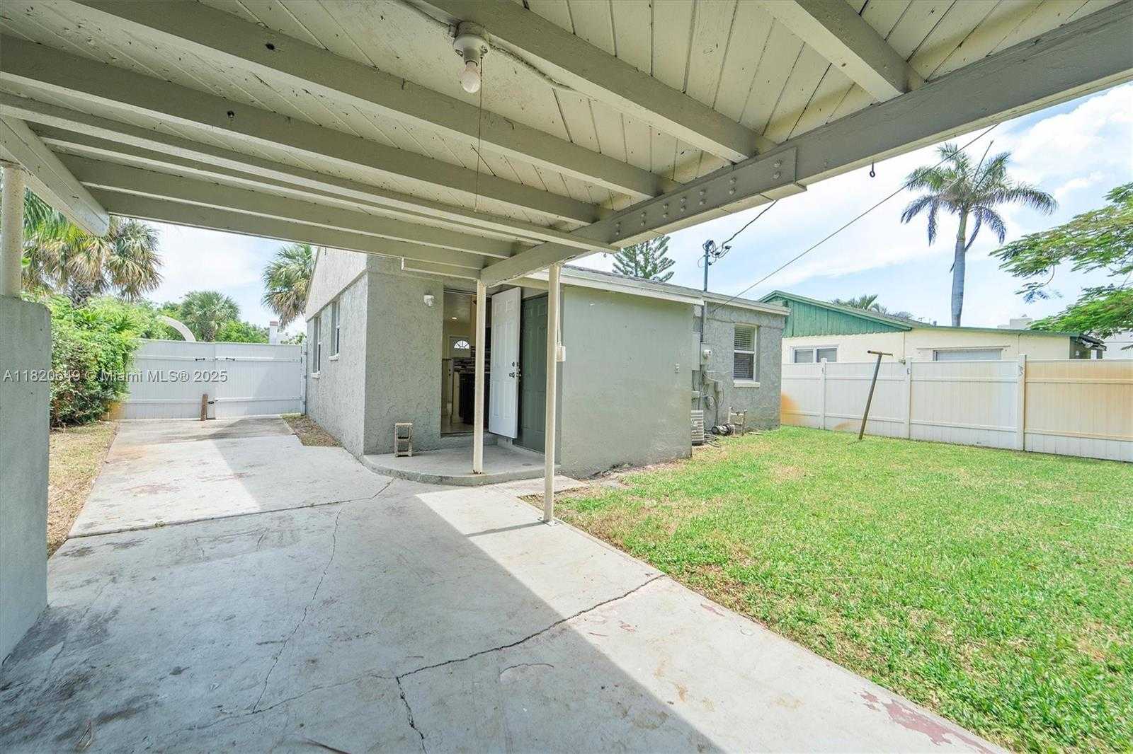 Small Image of 602 EL PRADO, West Palm Beach Number 36