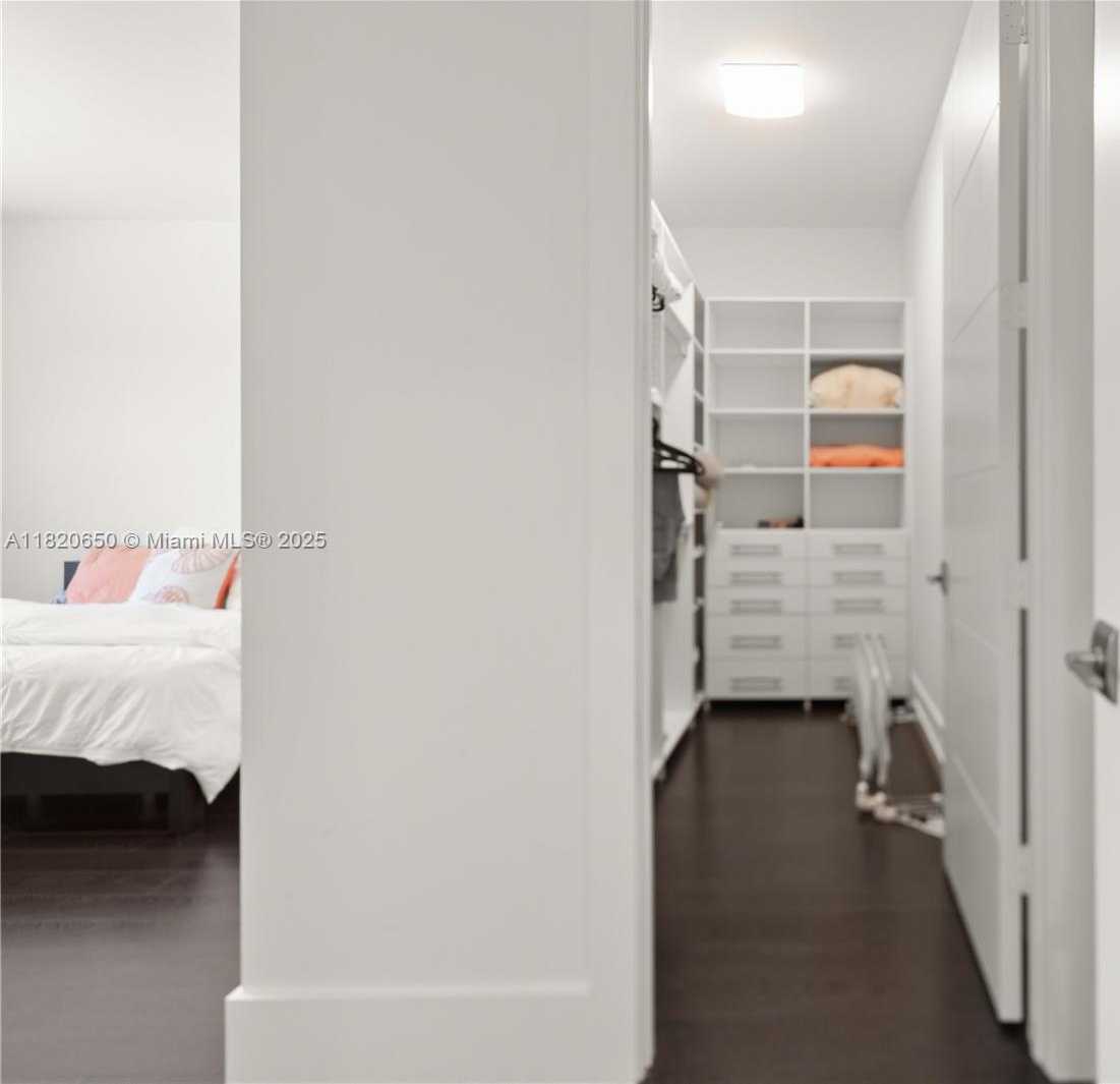 Small Image of 11901 NORTH WEST 12TH ST, Plantation Number 43