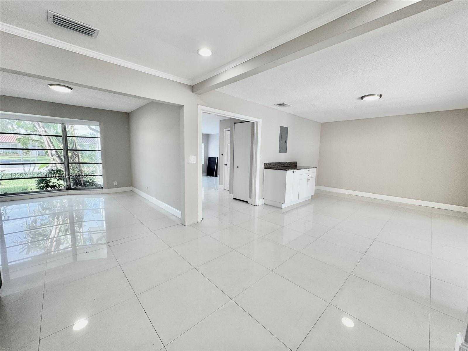 Small Image of 4905 HARRISON ST, Hollywood Number 10