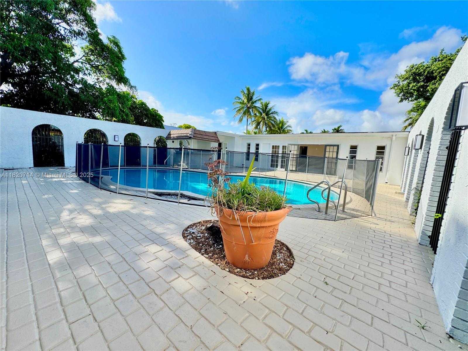 Small Image of 4905 HARRISON ST, Hollywood Number 25