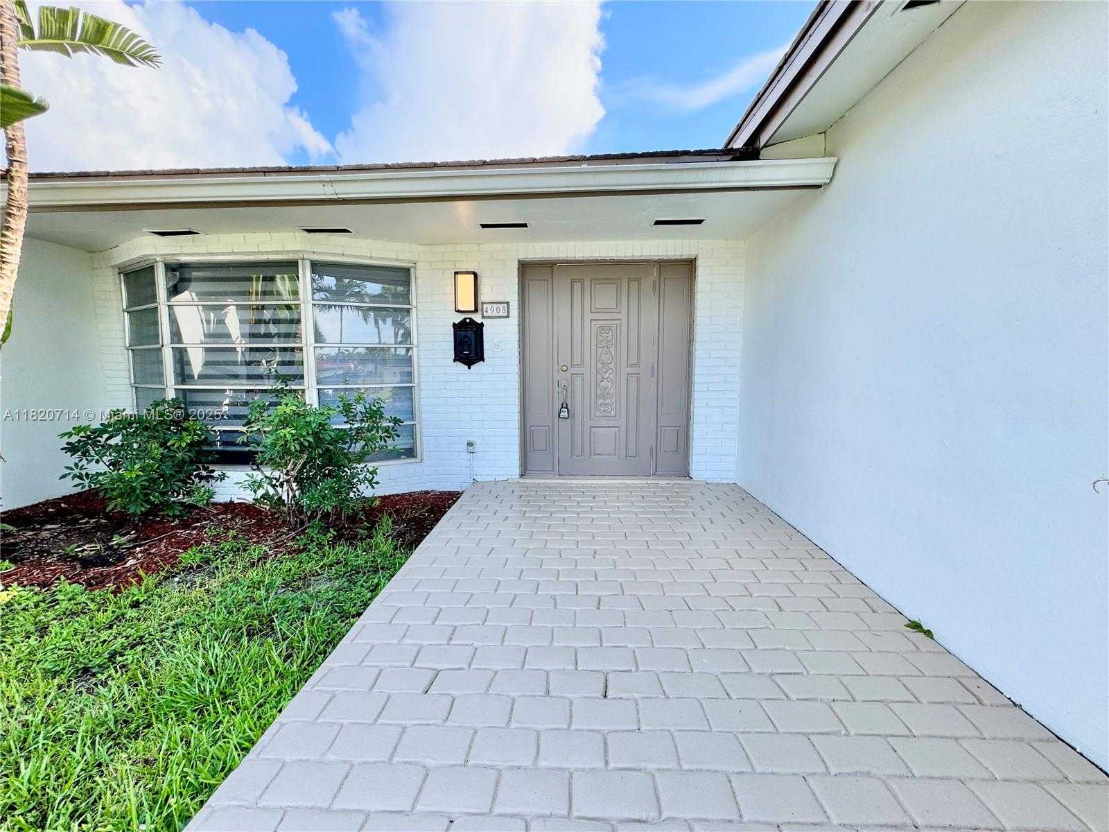 Small Image of 4905 HARRISON ST, Hollywood Number 3