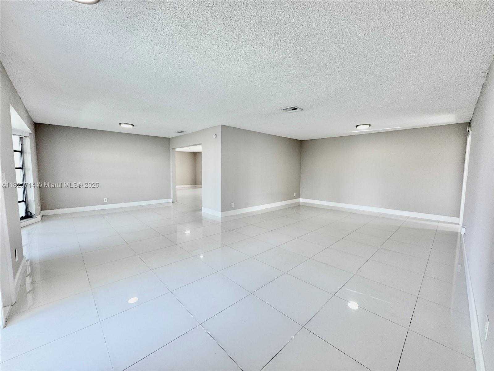 Small Image of 4905 HARRISON ST, Hollywood Number 4