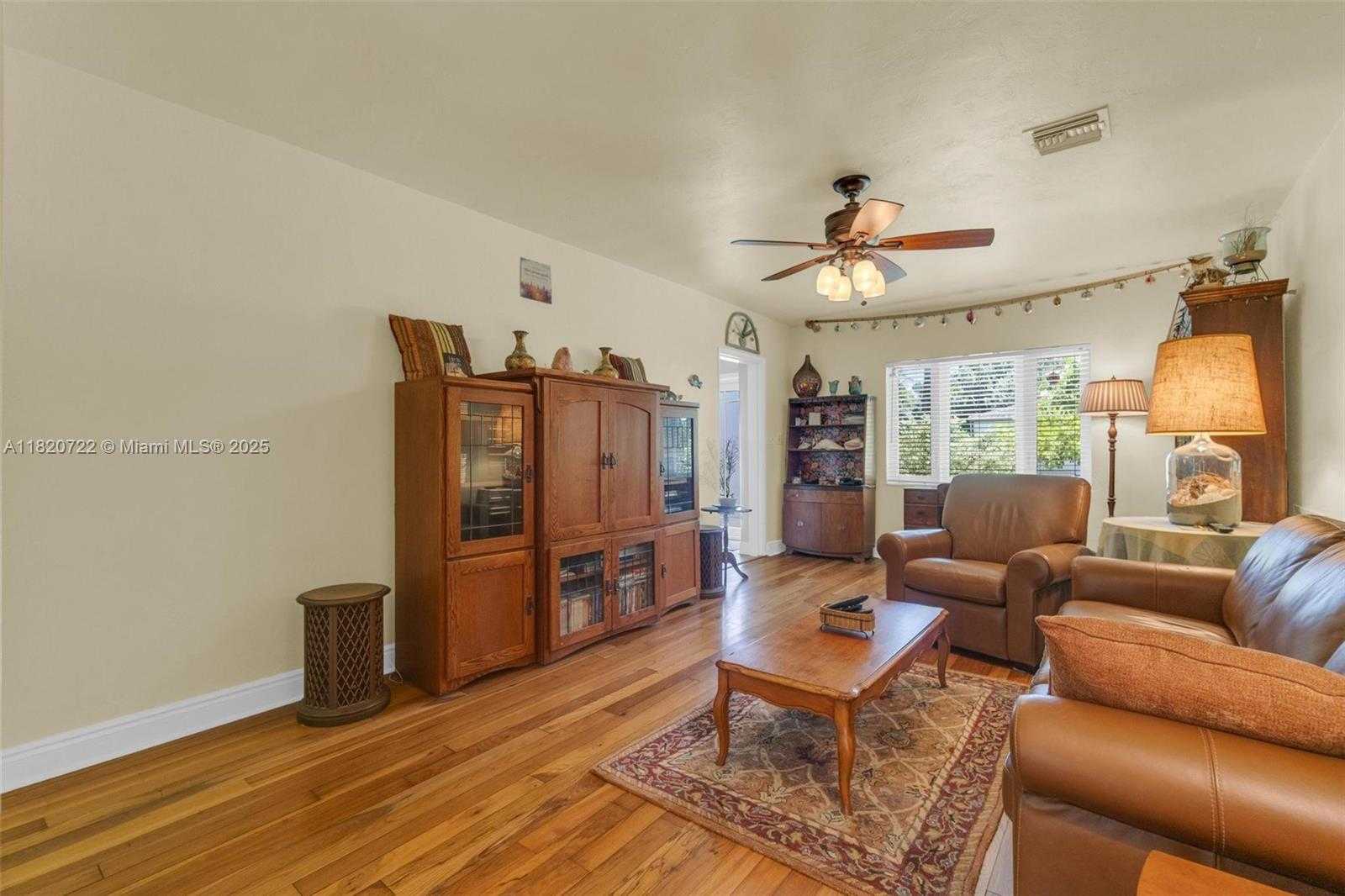 Small Image of 1521 FUNSTON ST, Hollywood Number 10