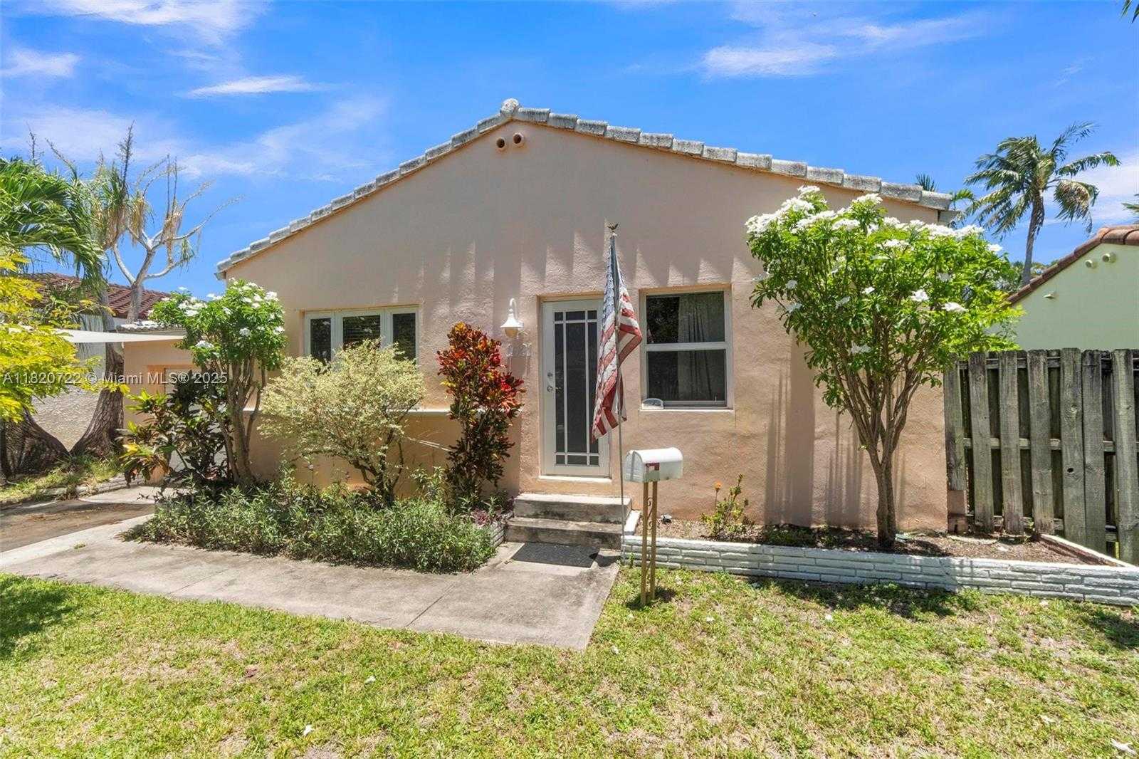 Small Image of 1521 FUNSTON ST, Hollywood Number 2