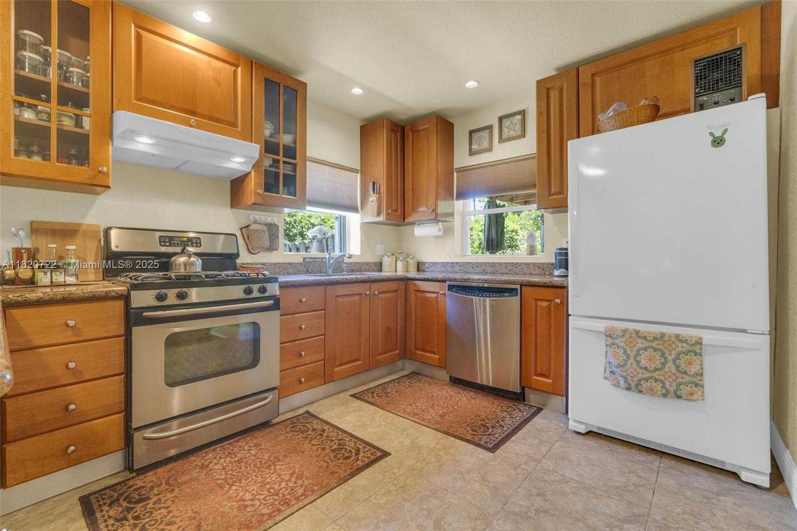 Small Image of 1521 FUNSTON ST, Hollywood Number 3