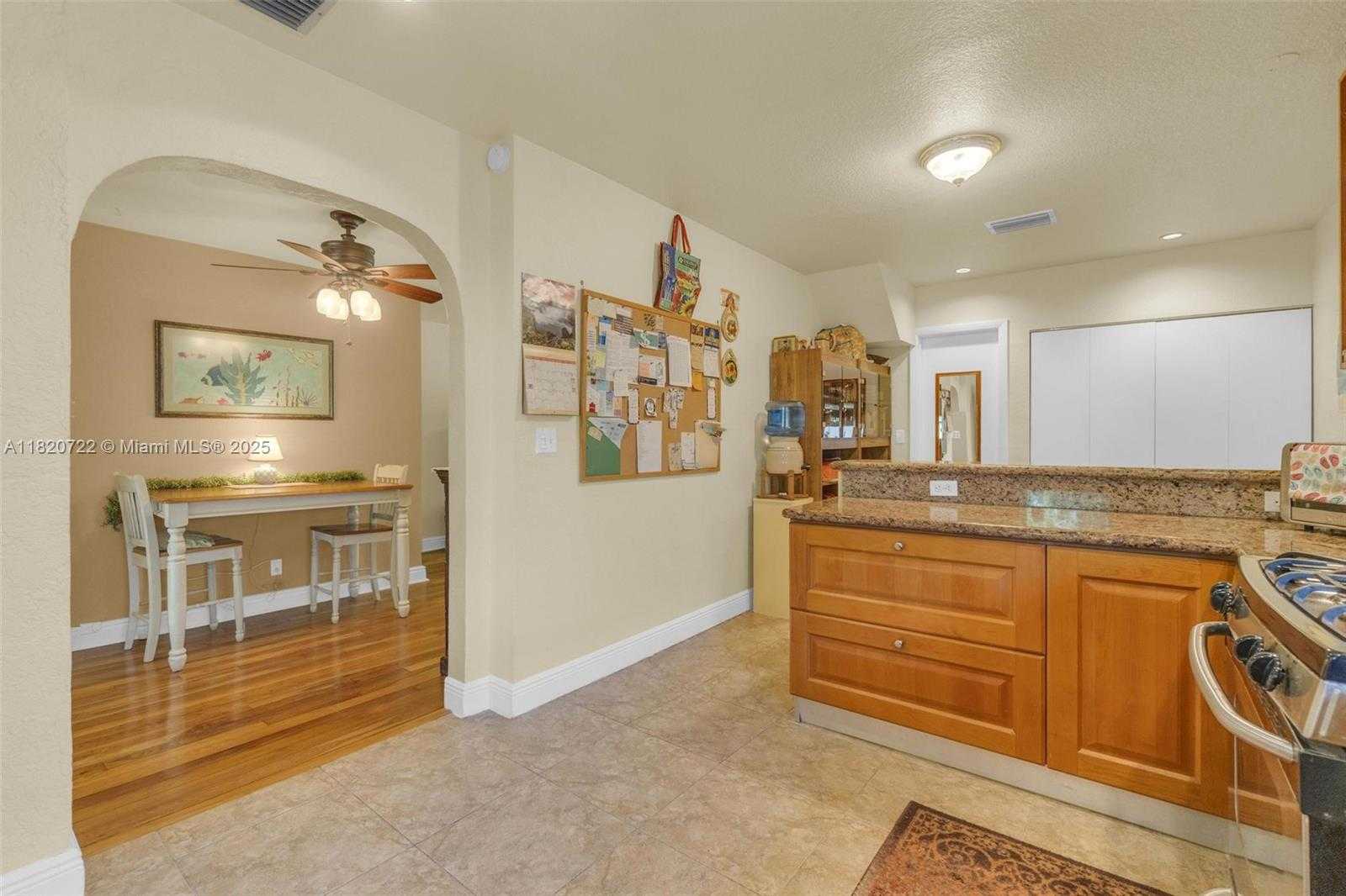 Small Image of 1521 FUNSTON ST, Hollywood Number 4
