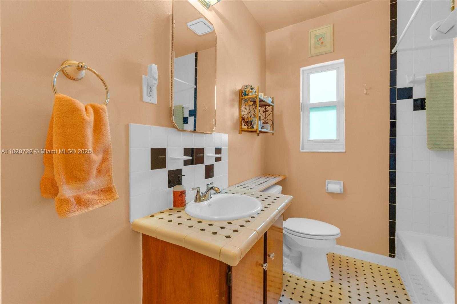 Small Image of 1521 FUNSTON ST, Hollywood Number 7