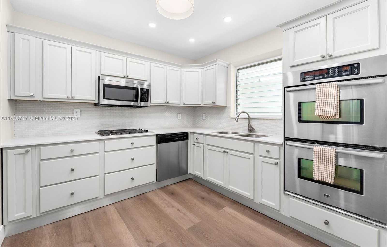 Small Image of 427 WEST 43RD ST, Miami Beach Number 6