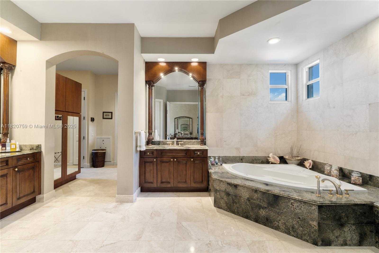 Small Image of 180 SOLANO PRADO, Coral Gables Number 19