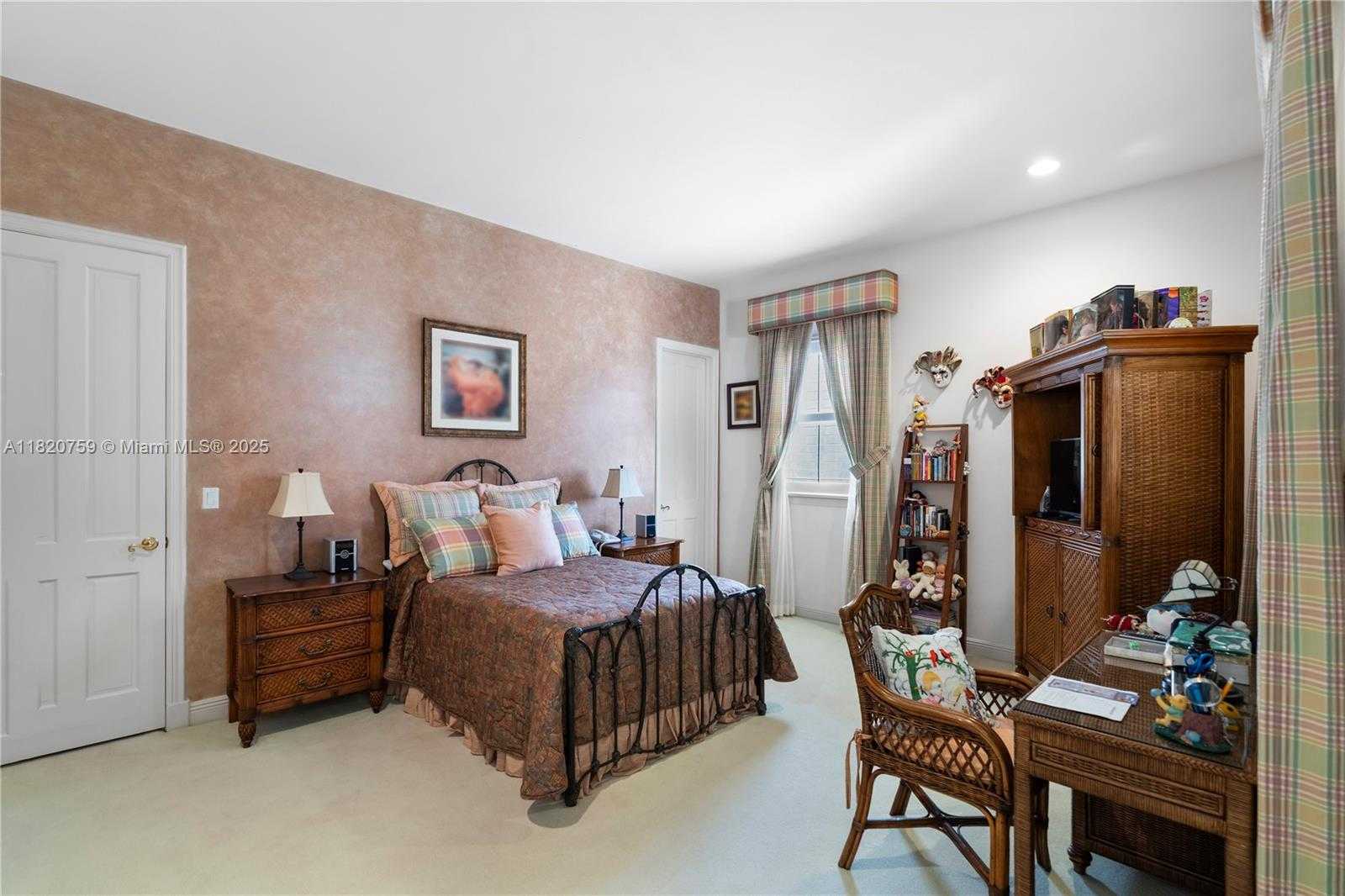 Small Image of 180 SOLANO PRADO, Coral Gables Number 22