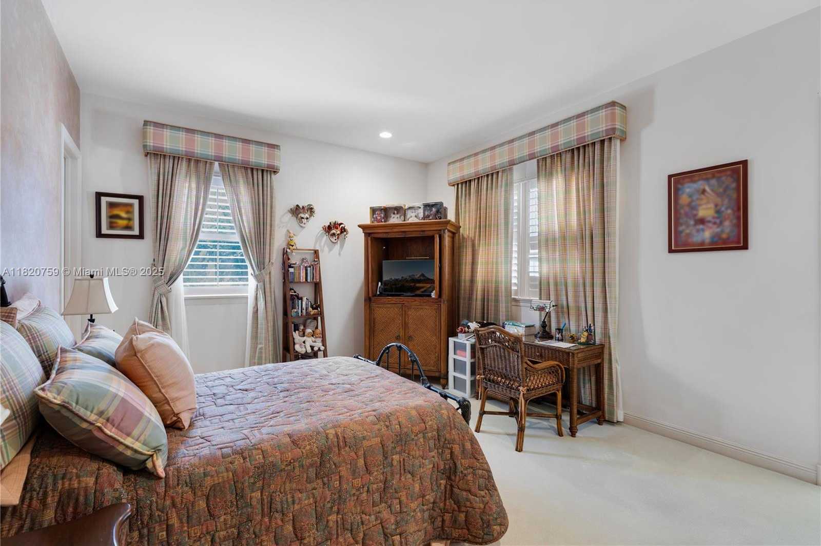 Small Image of 180 SOLANO PRADO, Coral Gables Number 23