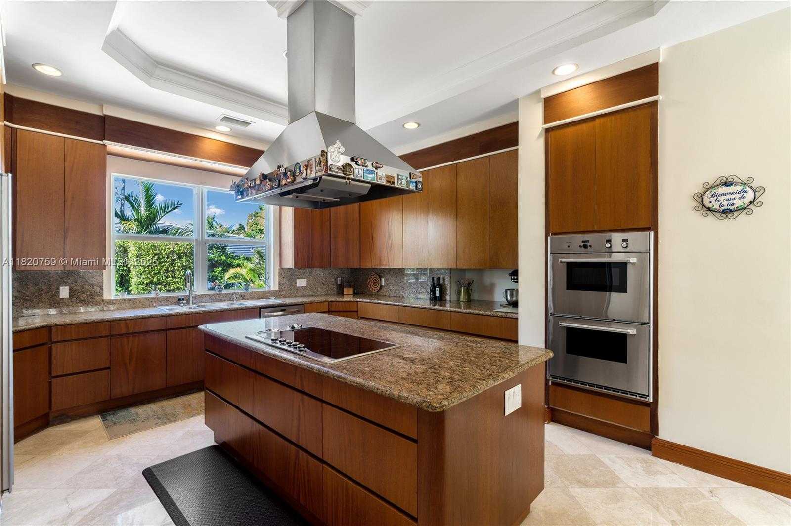Small Image of 180 SOLANO PRADO, Coral Gables Number 8