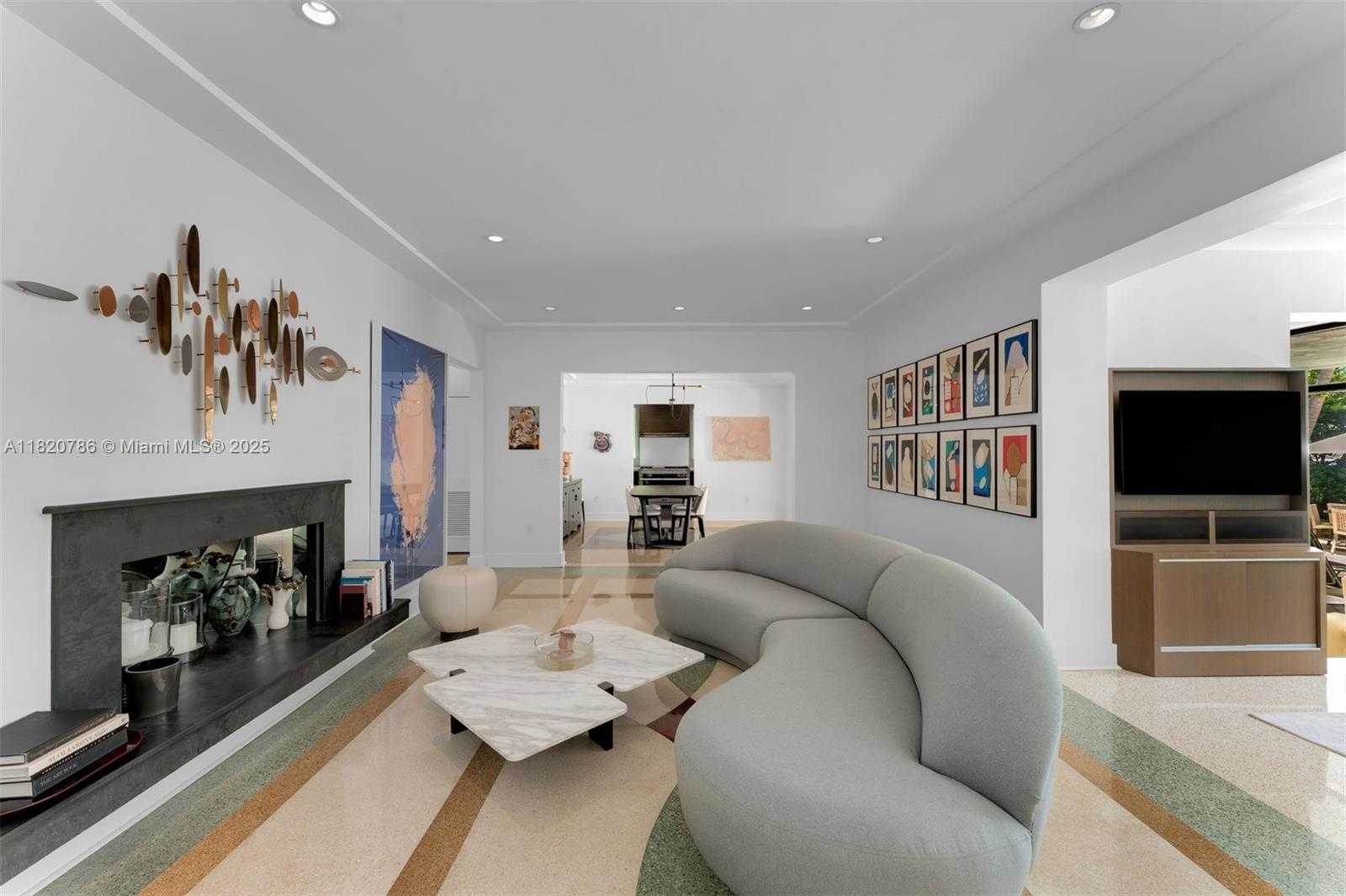 Small Image of 6165 PINE TREE DR, Miami Beach Number 20