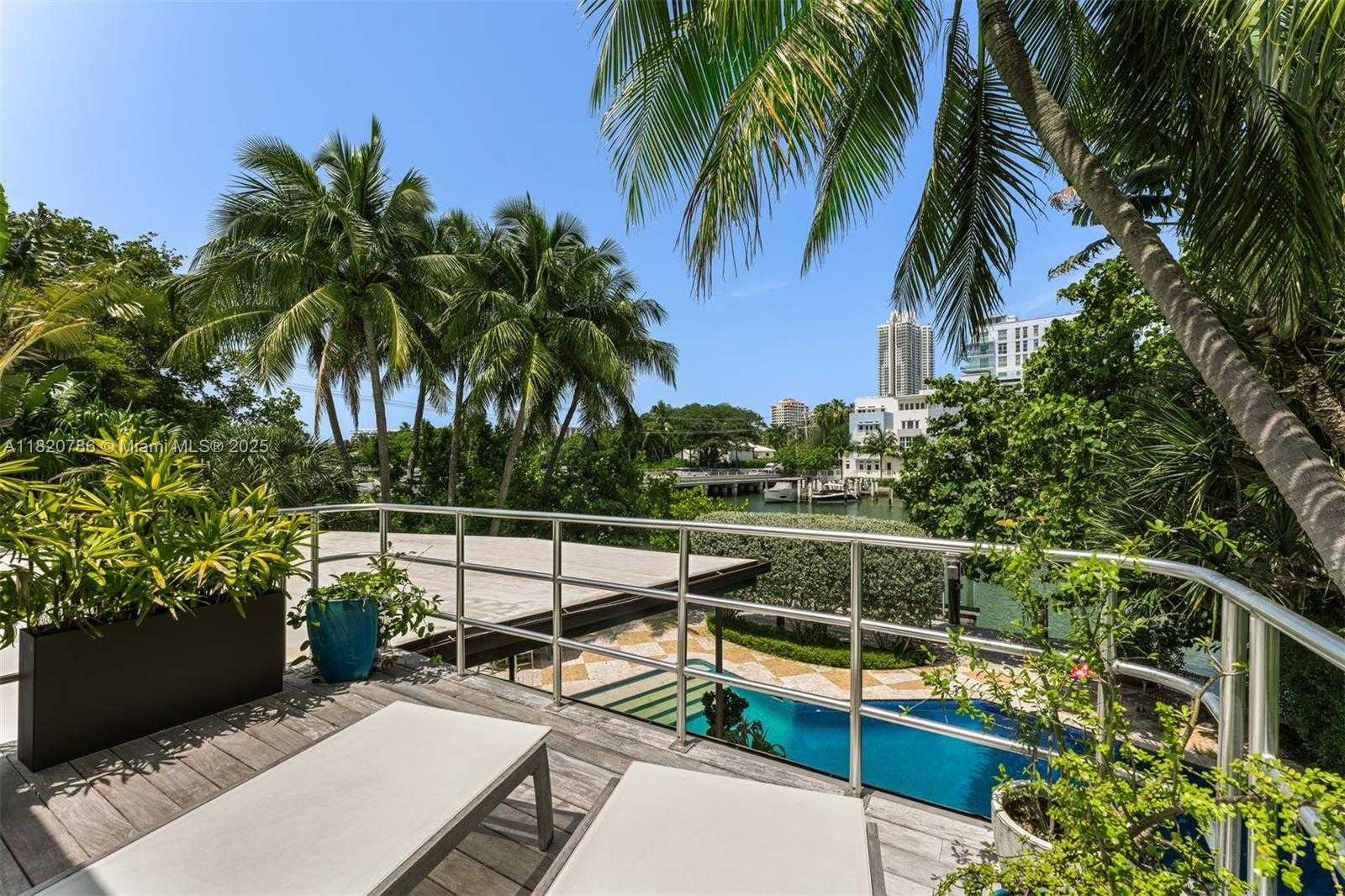 Small Image of 6165 PINE TREE DR, Miami Beach Number 21